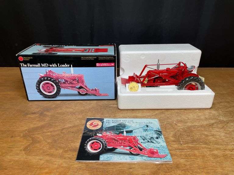1/16 Farmall MD w/Loader Precision NIB Ertl image