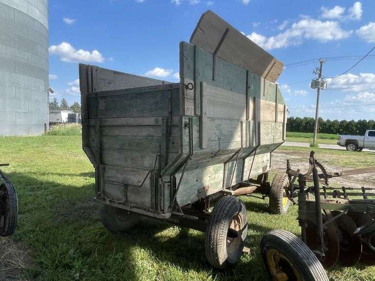 John Deere Triumph Wagon and Running Gear image