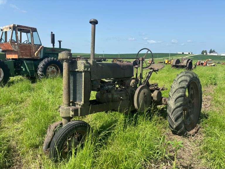 John Deere Unstyled Model A image