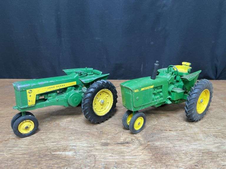 (2) 1/16 John Deere 630 + 3020 Ertl