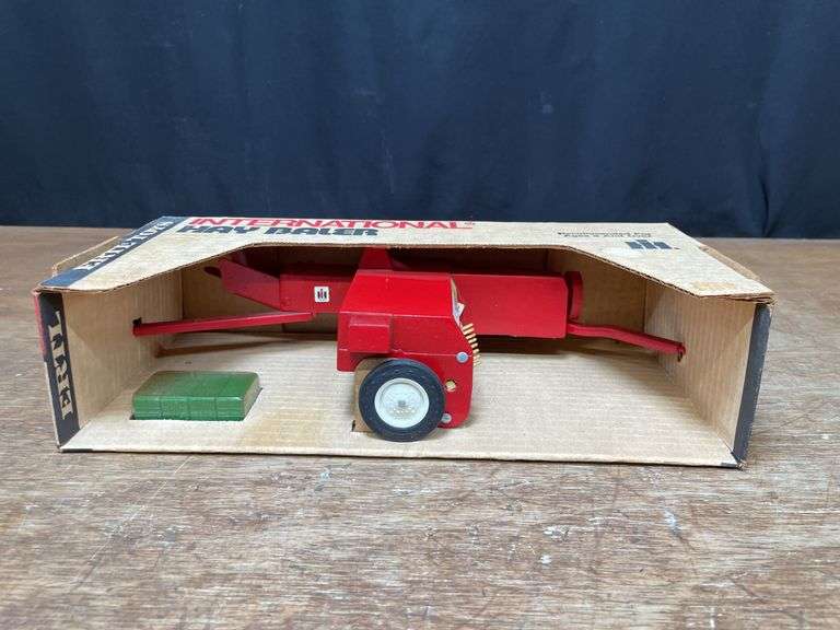 1/16 IH Baler NIB Ertl image