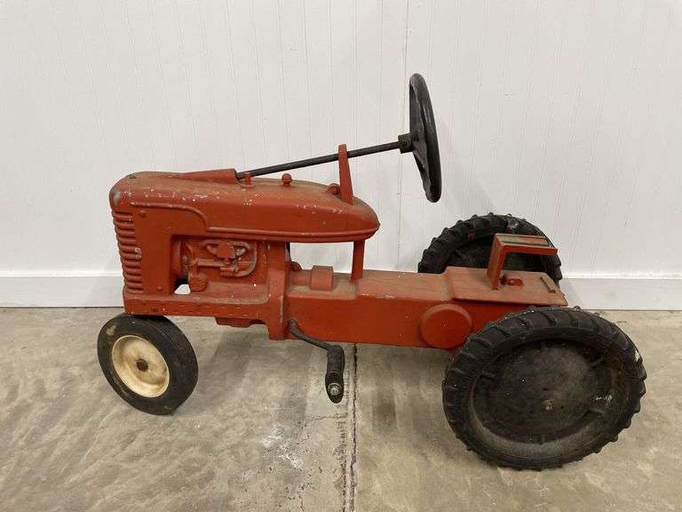 Farmall H Mid Size Pedal Tractor Eska
