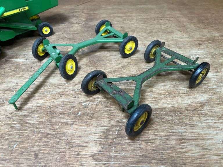 (3) John Deere 6600 Combine + Running Gears