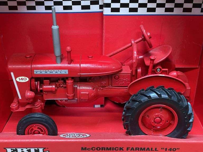 1/16 Farmall 140 1994 Lafayette NIB Ertl