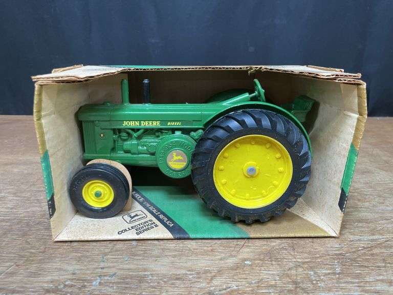 1/16 John Deere R Collector NIB Ertl image