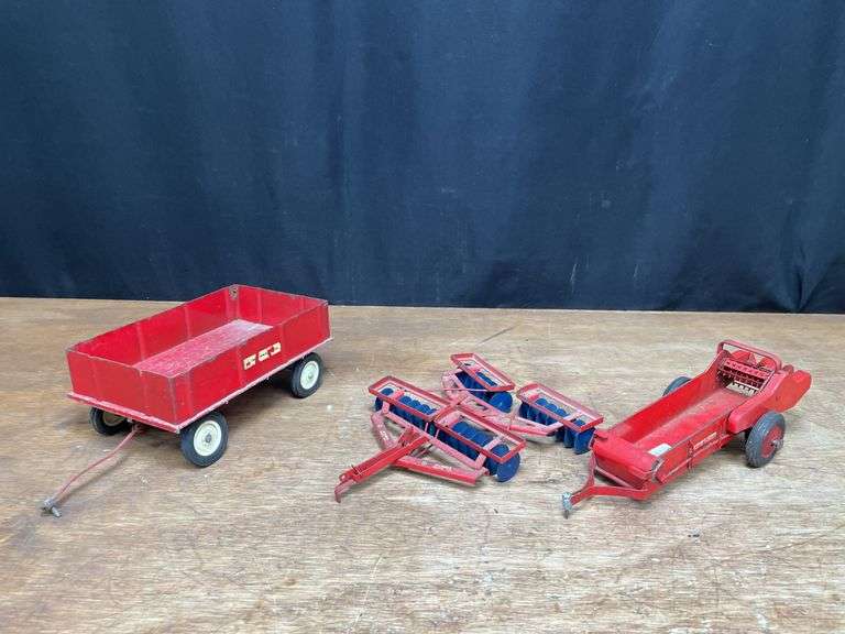 (3) 1/16 IH Wagon, Spreader, Disk