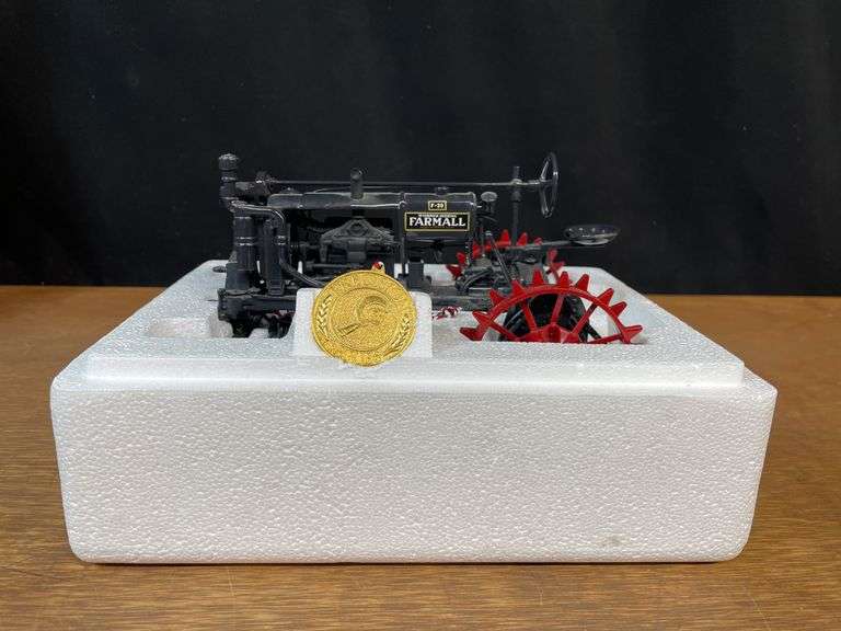 1/16 Farmal F20 Precision NIB Ertl