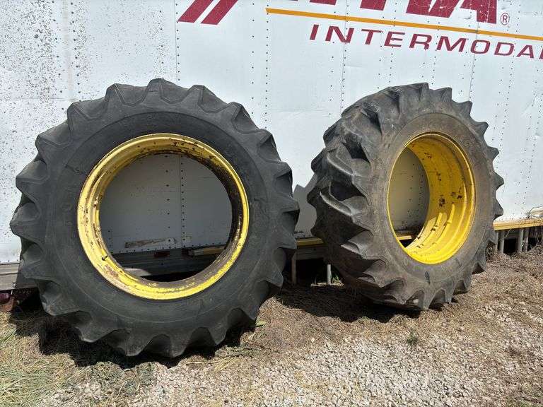 Rear Tires and Rims image
