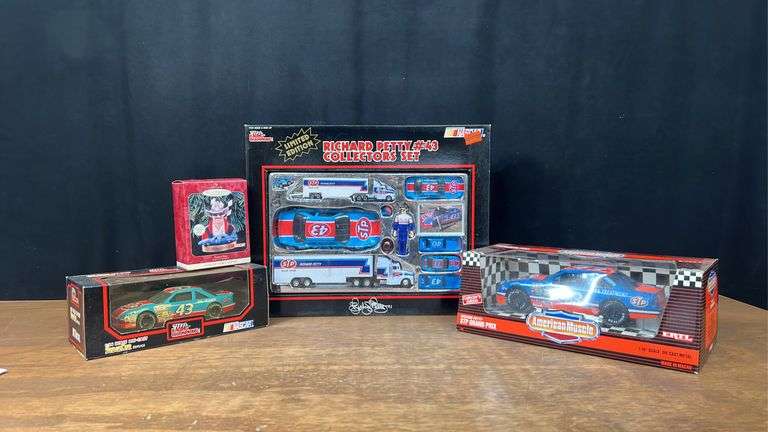 (4) Richard Petty NASCAR Lot NIB image