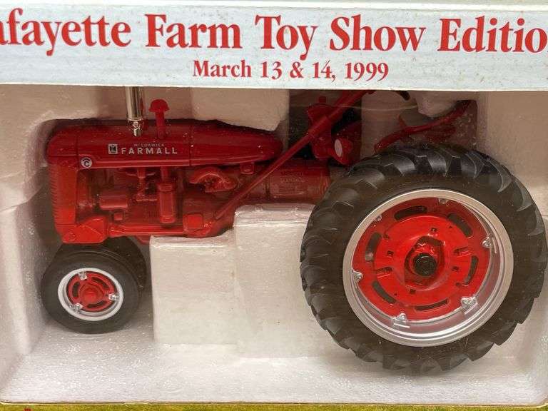 1/16 Farmall Super C 1999 Lafayette NIB Ertl