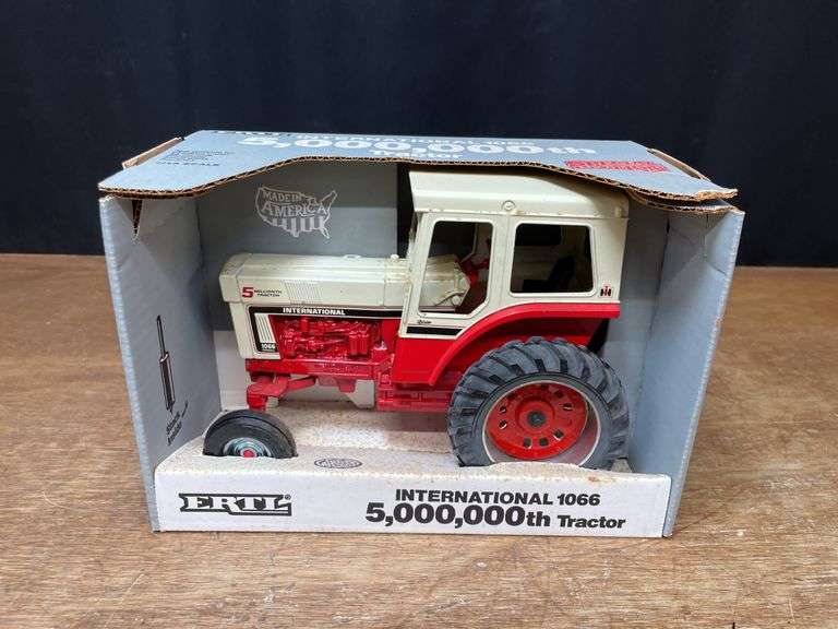 1/16 IH 1066 5 Millionth NIB Ertl image