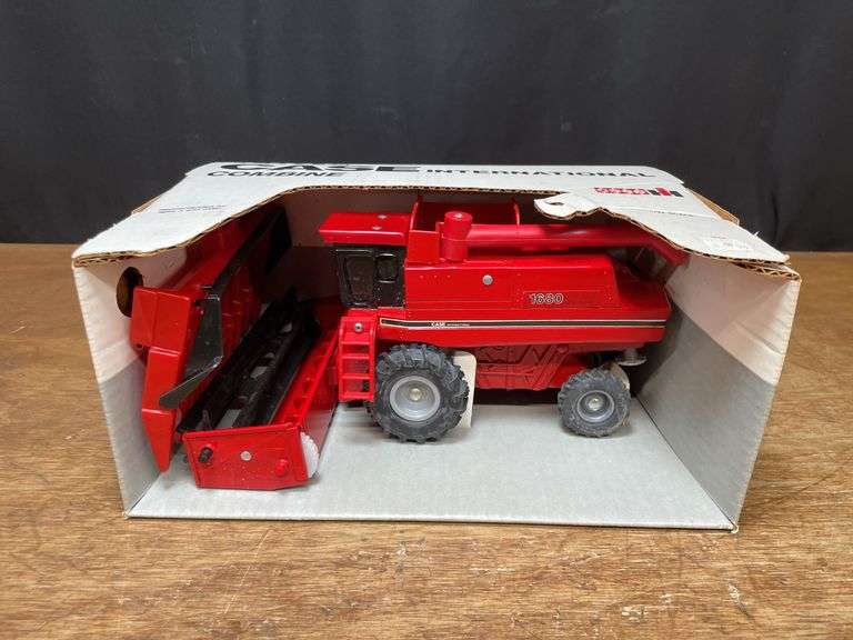 1/32 Case-IH 1680 Combine NIB Ertl image
