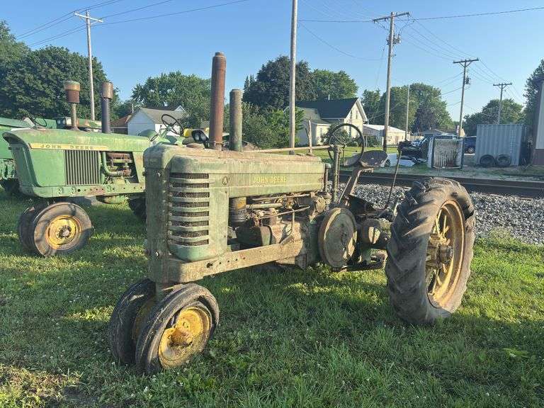 John Deere Early Styled Model A image