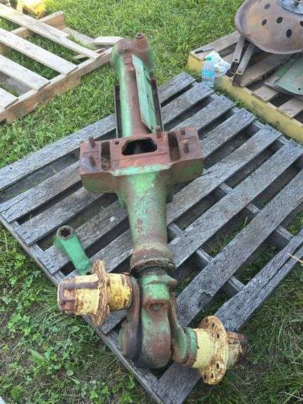 John Deere Model G Front Pedestal and Roll-O-Matic image