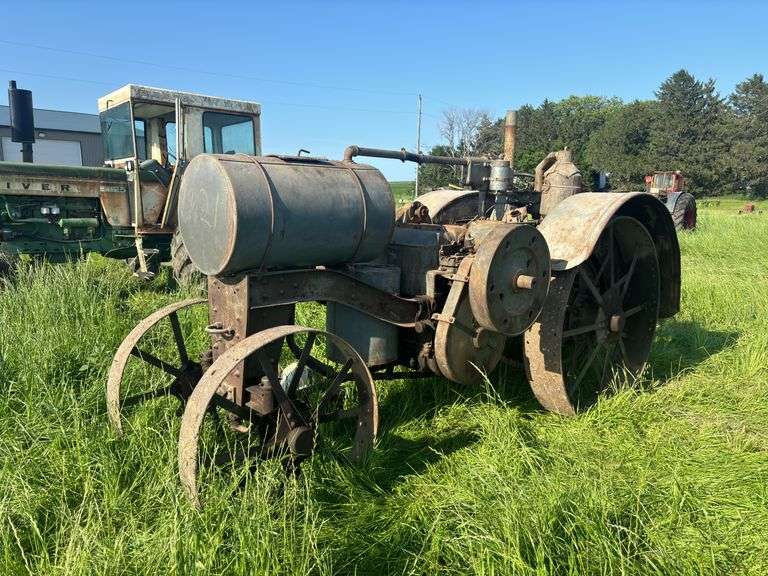 McCormick Deering Titan 10-20 image