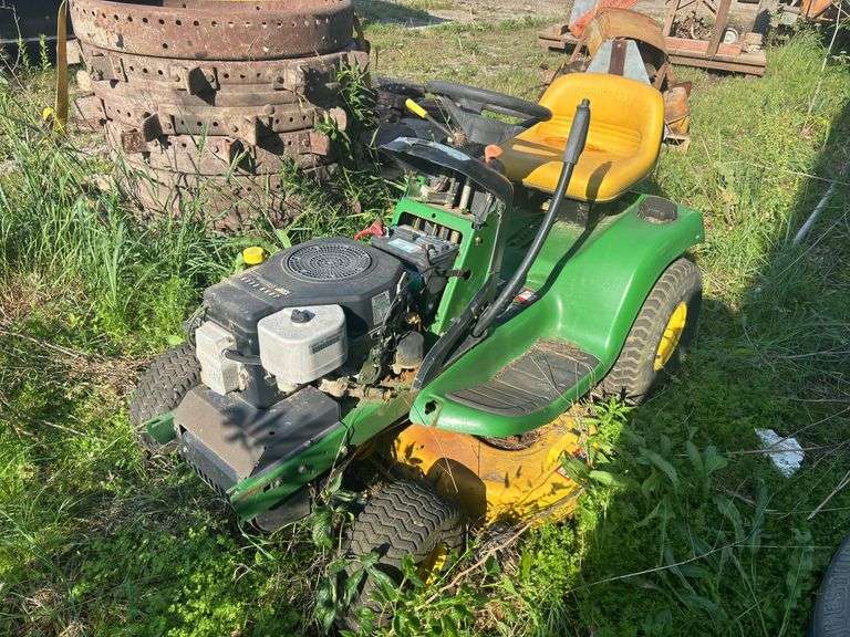 John Deer LT133 image