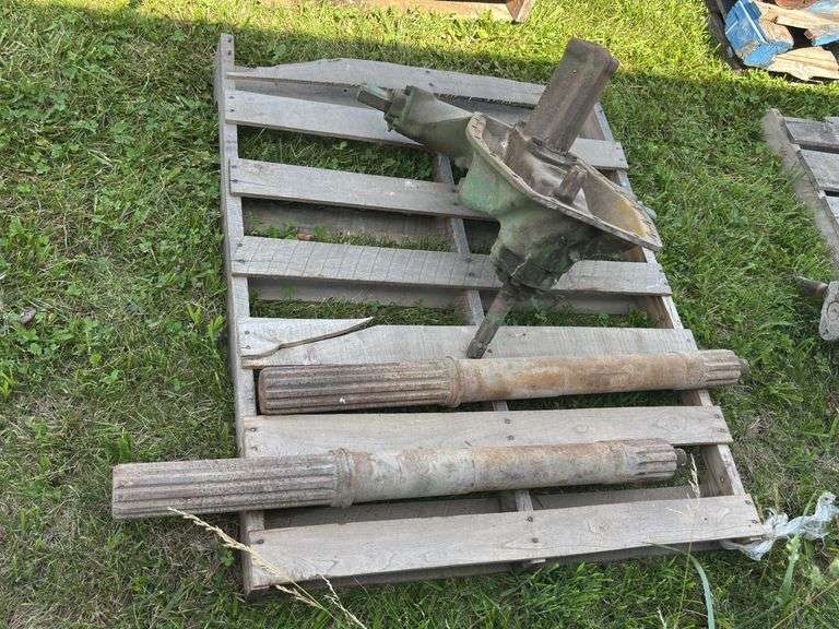 Rear Cover and Axle Shafts image