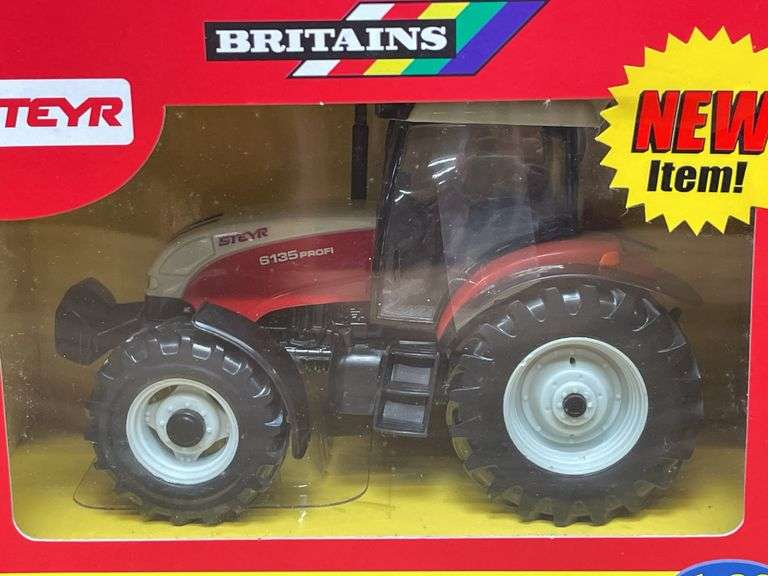 (2) 1/32 Steyr + Renault NIB Britains