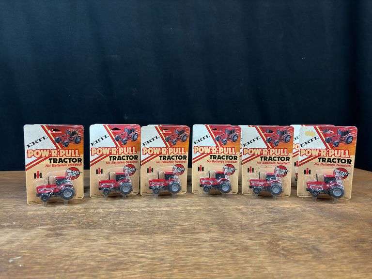 (12) 1/64 IH 5088 Pow-R-Pull NIB Ertl
