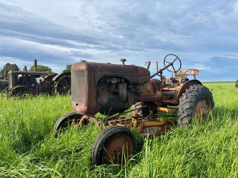 Allis Chalmers B image