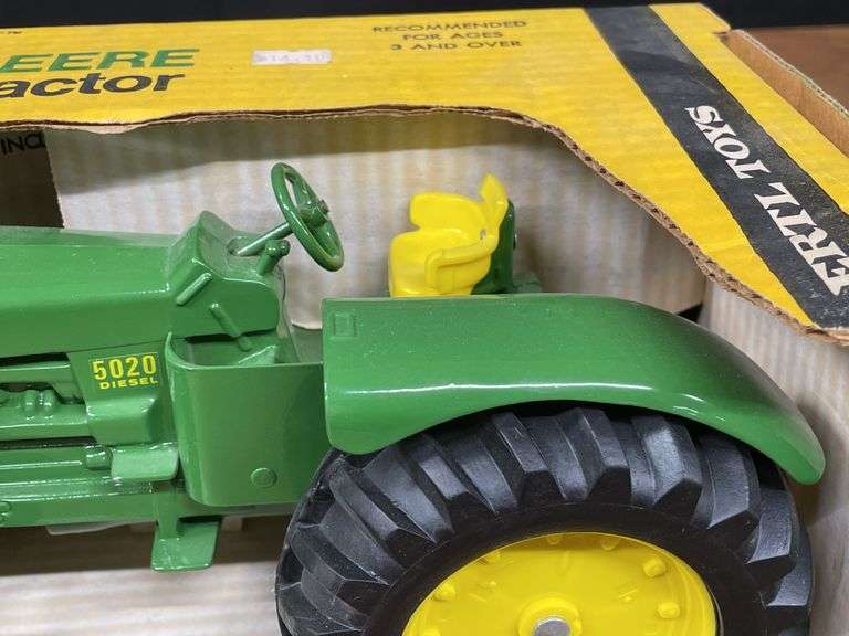 1/16 John Deere 5020 NIB Ertl