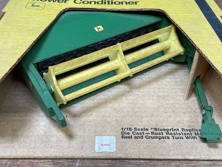 1/16 John Deere Mower Conditioner NIB Ertl
