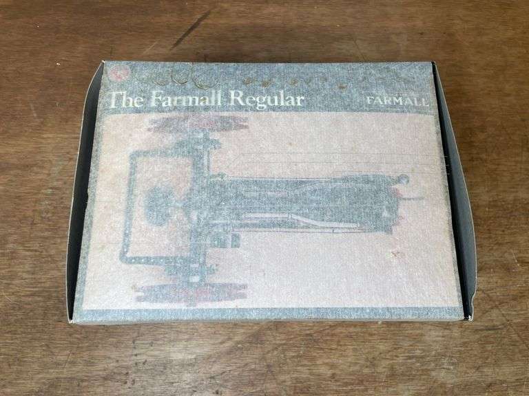 1/16 Farmall Regular Precision NIB Ertl