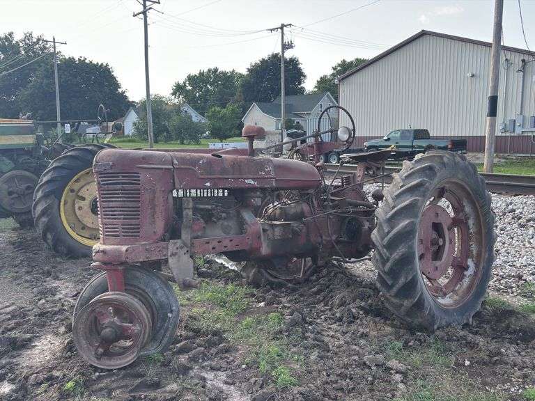 Farmall H image