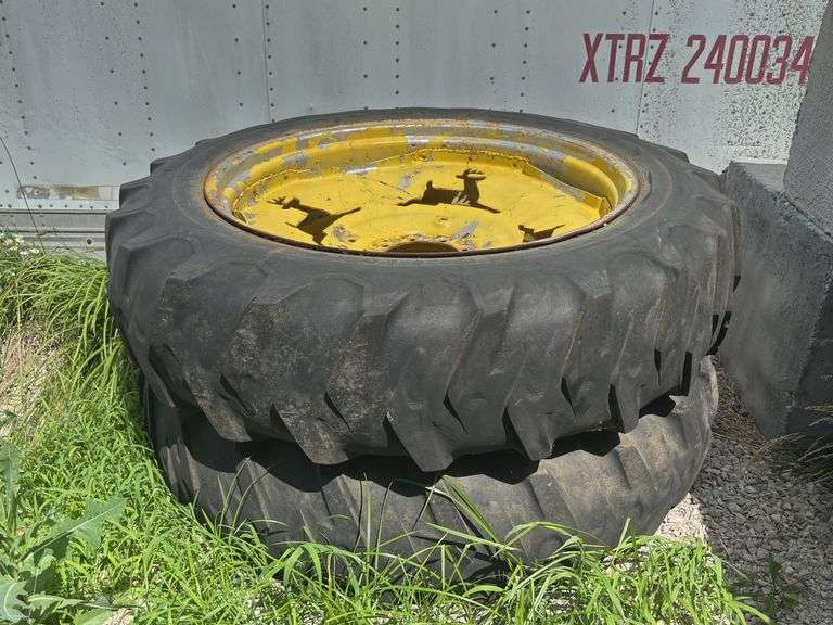 Rear Tires and Rims image