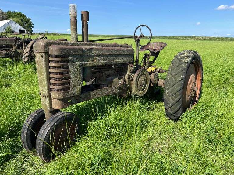 John Deere Early Styled Model B image