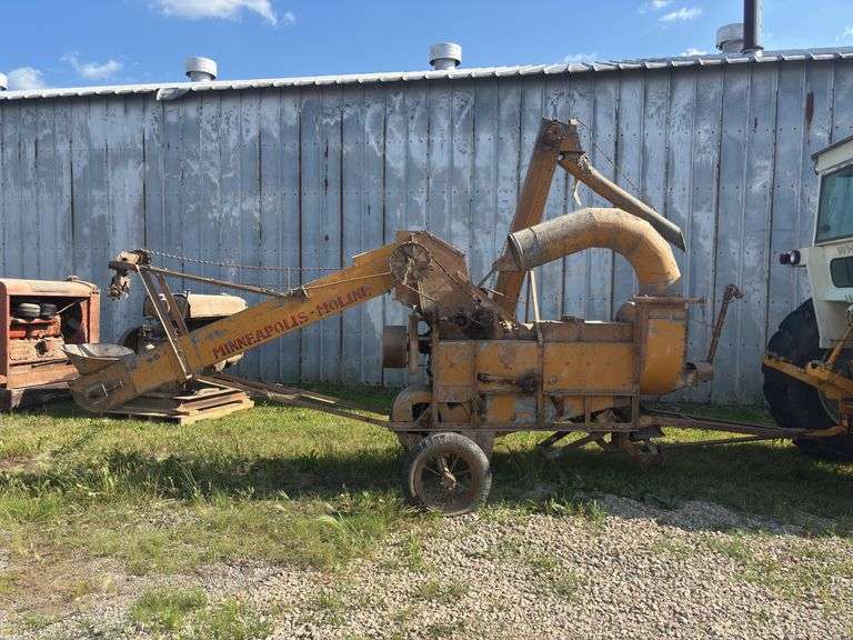 Minneapolis Moline Model D Corn Sheller image
