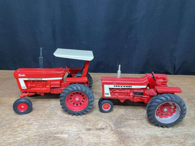 (2) 1/16 Farmall 806 + IH 1066 Ertl