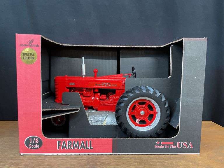 1/8 Farmall 400 Special Edition NIB SM