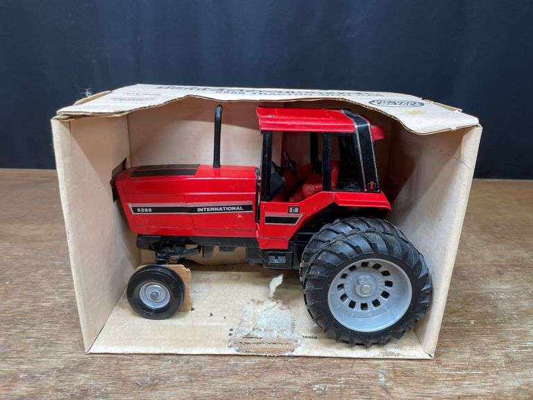 1/16 IH 5288 NIB Ertl image