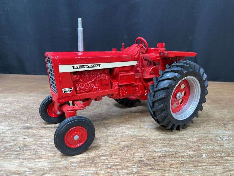 1/16 Farmall 756 1994 Ontario NIB SM