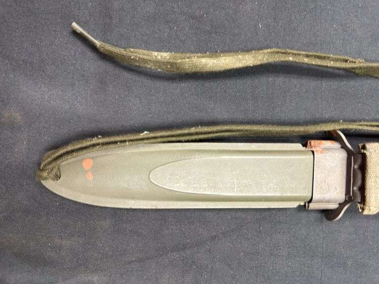 (2)-US M4 Bayonets w/M8 Scabbards