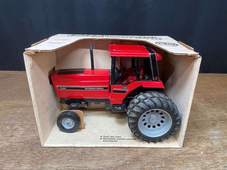 1/16 IH 5288 NIB Ertl image