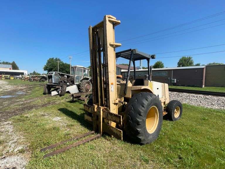John Deere 482C Forklift image
