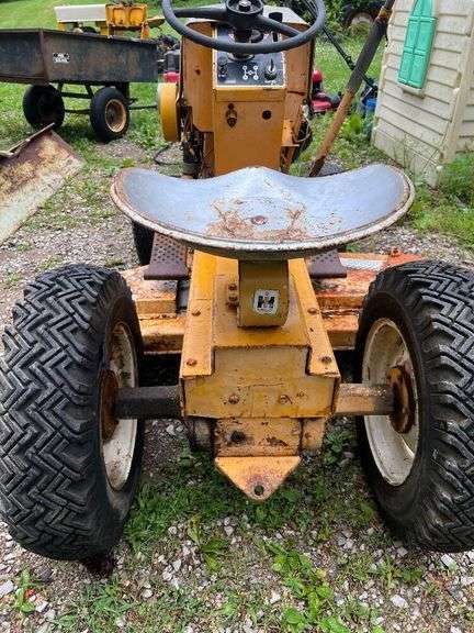 International Harvester Cub Cadet 100