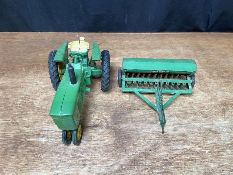 (2) 1/16 John Deere 3020 + Grain Drill