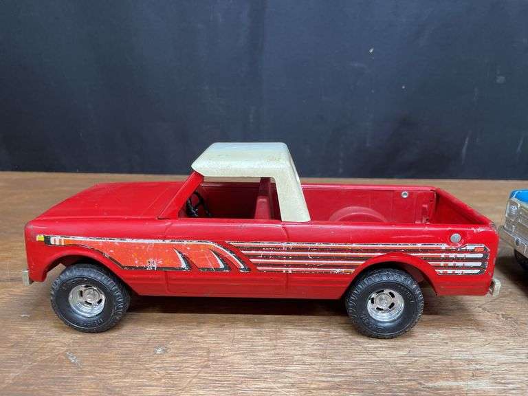 (2) 1/16 IH Scout Trucks Ertl