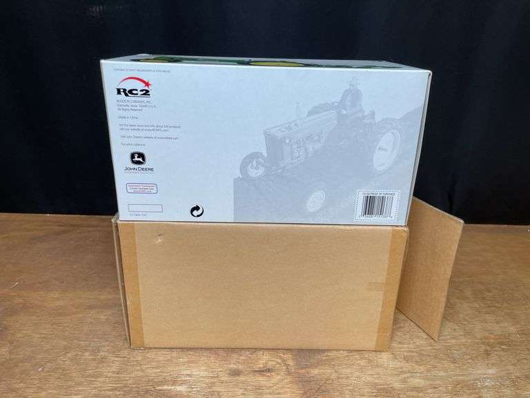1/16 John Deere 40T w/Plow Collectors Center NIB Ertl