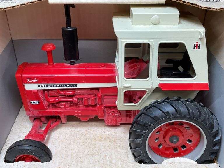 1/16 IH 1456 NIB Ertl