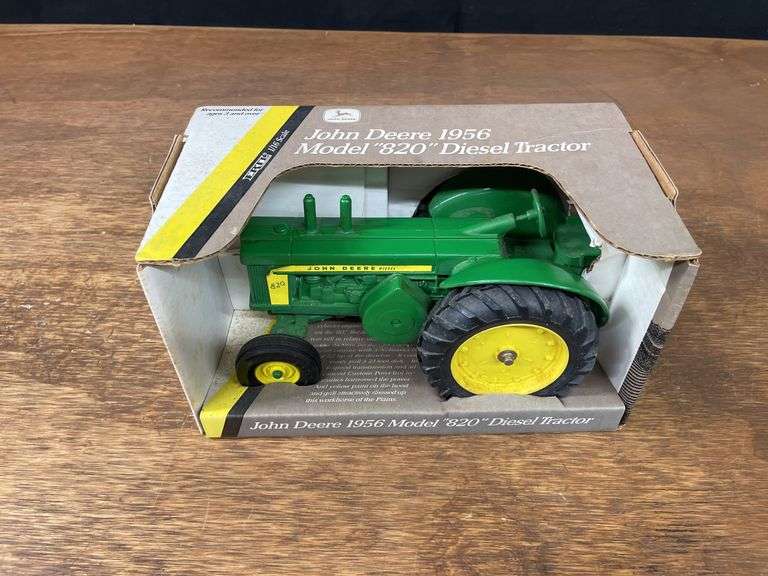 1/16 John Deere 820 NIB Ertl