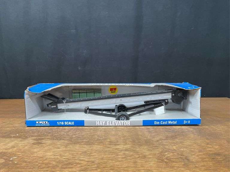 (2) 1/16 Bale Elevators NIB Ertl