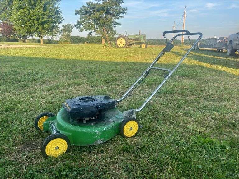 John Deere Push Lawn Mower image