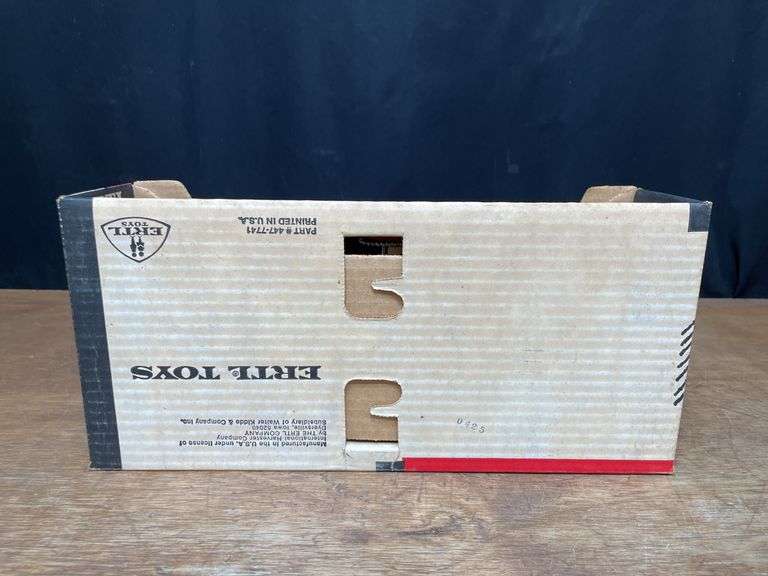 1/16 IH Baler NIB Ertl