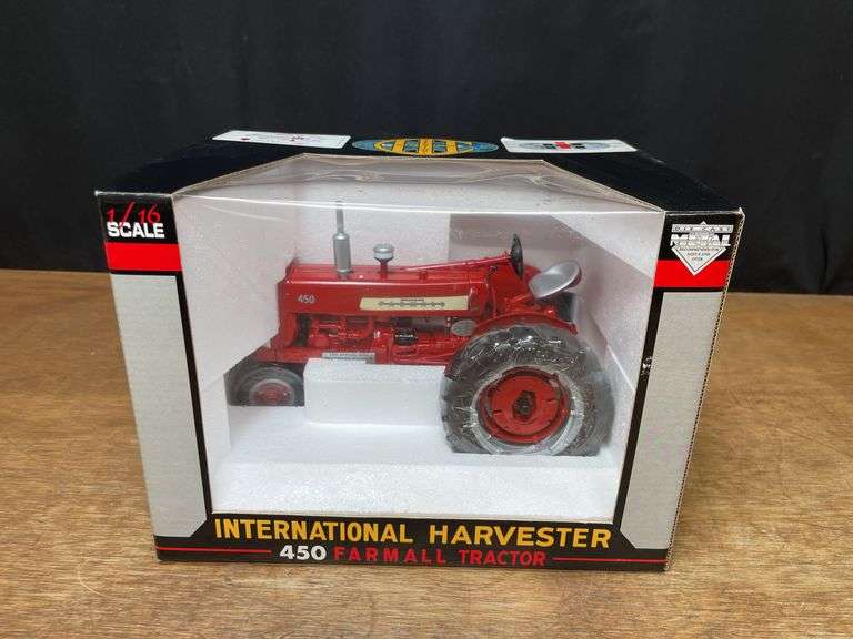 1/16 Farmall 450 2002 Red Power NIB SC image