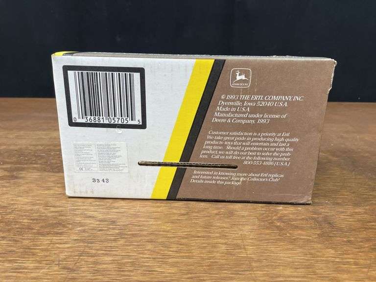 1/16 John Deere 820 NIB Ertl