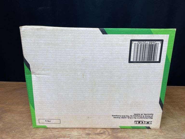 1/24 John Deere Titan II Combine NIB Ertl